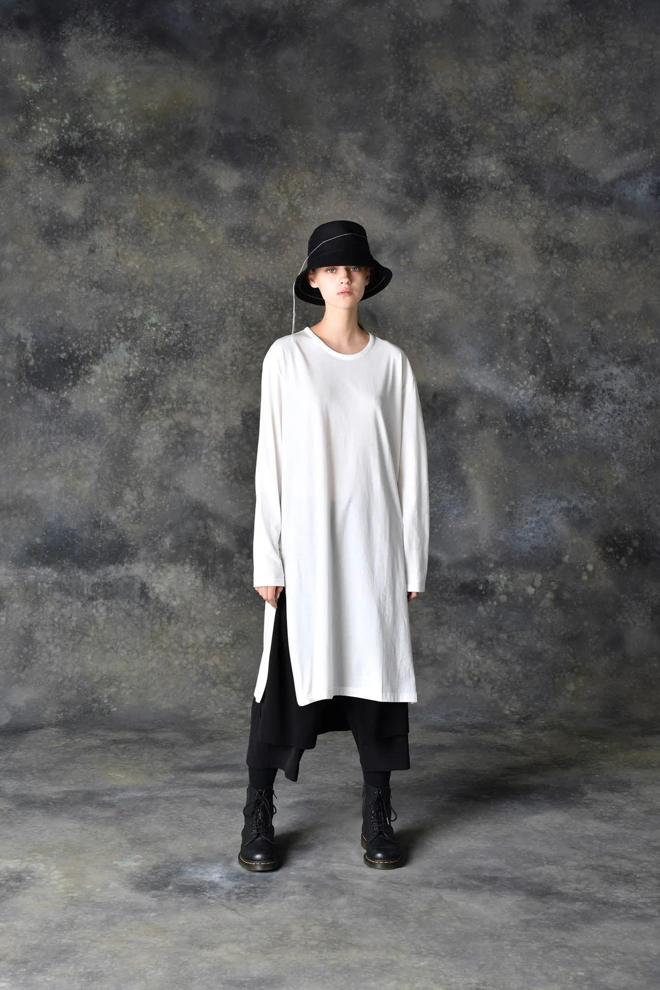 30/- COTTON JERSEY LONG T-SHIRT WITH ZIPPERED SIDE SLITS